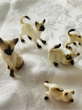 5 Vintage miniature China Siamese Cat Figurines -made in Japan